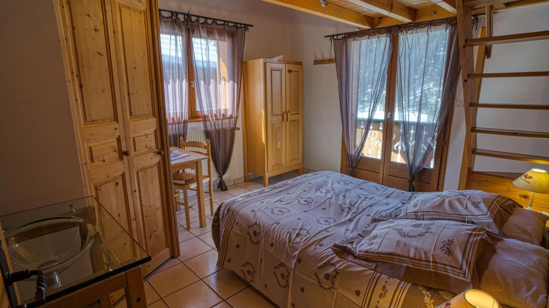 La Savoyarde Apartment Chatel 0*,